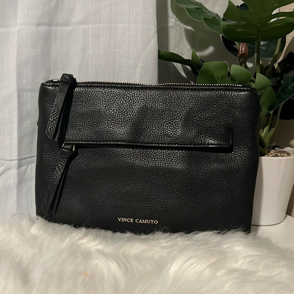 Vince Camuto Handbags - Vince Camuto Crossbody purse